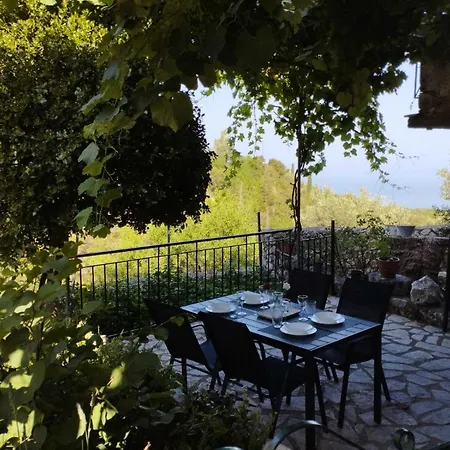 Kerkis Traditional *